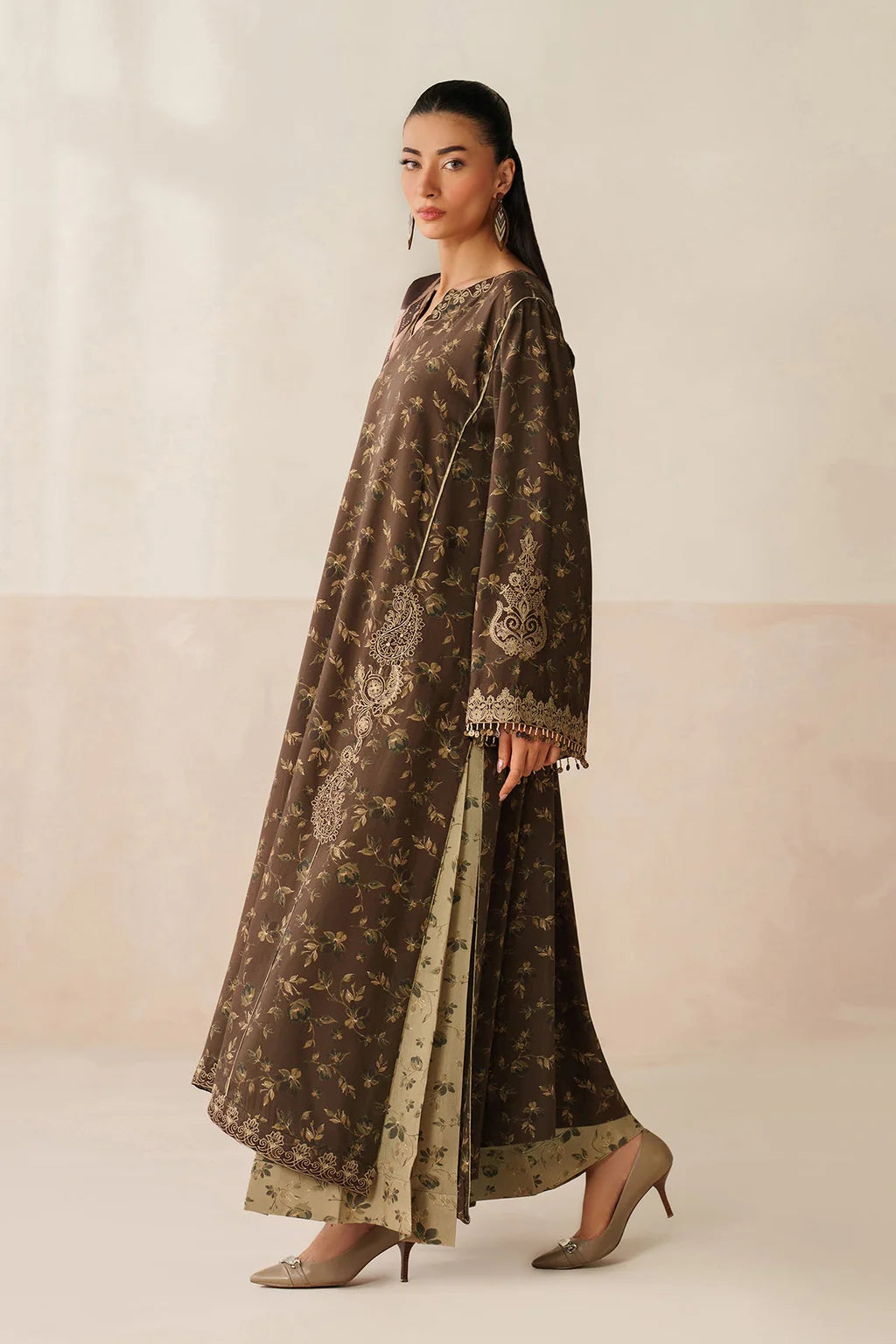 BAROQUE-3PC KHADDAR PRINTED SHIRT WITH KHADDAR PRINTED DUPATTA AND PRINT TROUSER-UR-2621