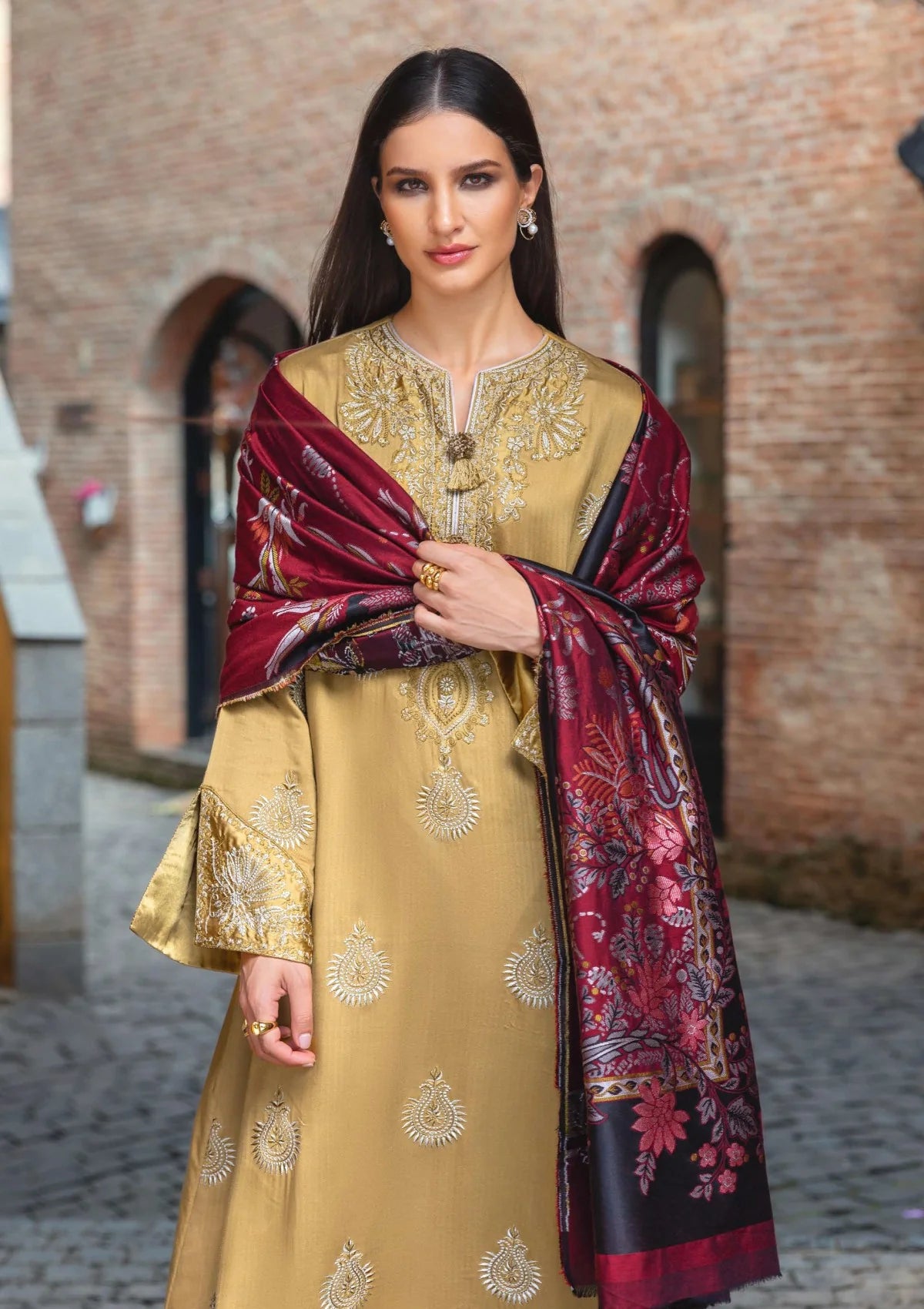 HUSSAIN REHAR-3PC KARANDI EMBROIDERED SHIRT WITH WOOL DIGITAL PRINT SHAWL AND TROUSER-UR-4622