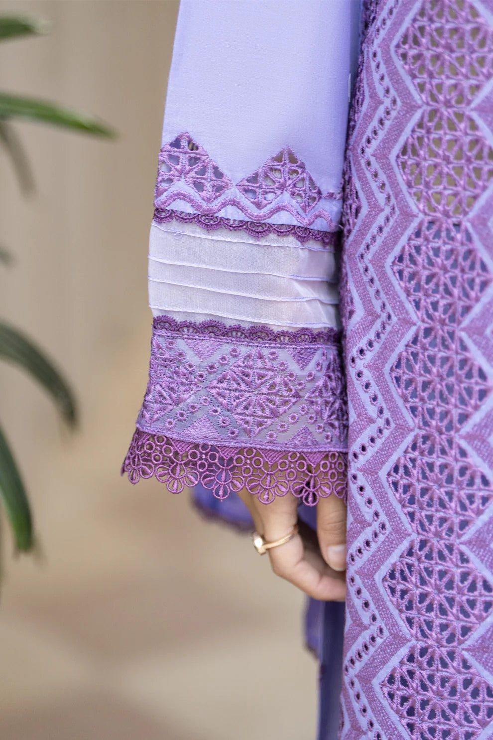 MIRAKHI-3PC LAWN LASERCUT EMBROIDERED SHIRT WITH MOARK PRINT DUPATTA-UR-022