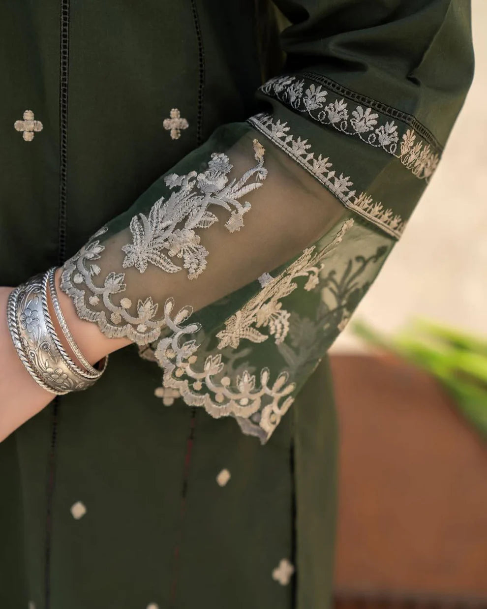 LAZULI-3PC LAWN EMBROIDERED SHIRT WITH CHIFFON EMBROIDERED DUPATTA AND TROUSER-UR-2591