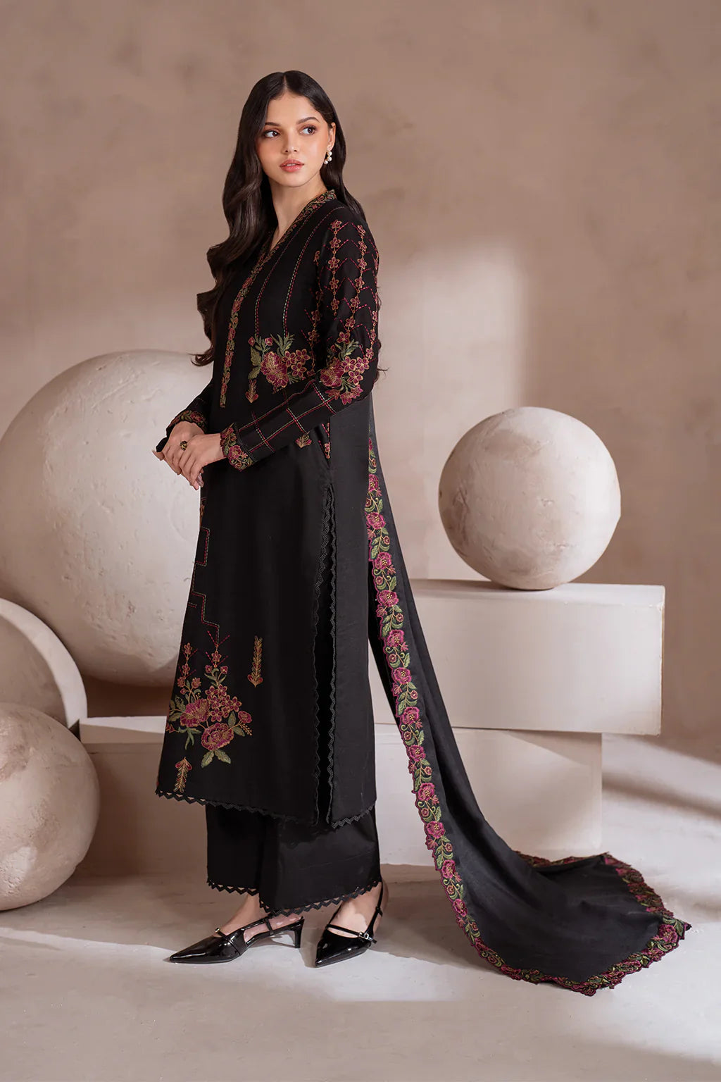 IZNIK-3PC LAWN EMBROIDERED SHIRT WITH CHIFFON EMBROIDERED DUPATTA & TROUSER-UR-2565