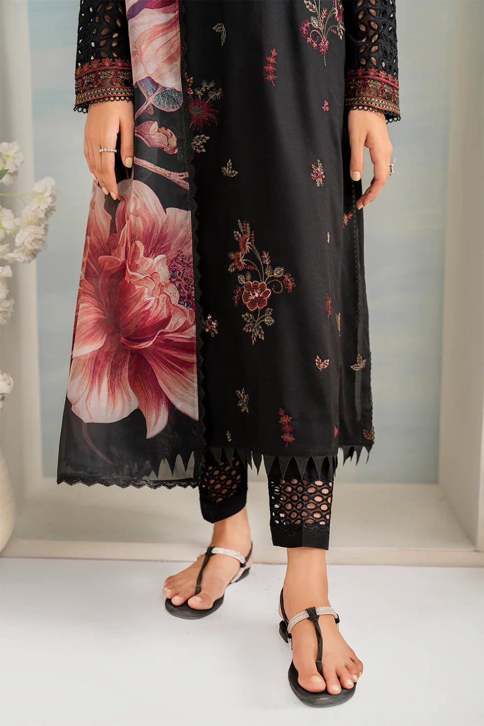 IZNIK- 3PC LAWN EMBROIDERED SHIRT WITH MONARK PRINT DUPATTA AND EMB TROUSER-UR-2592