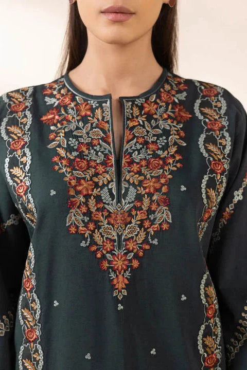 SAPPHIRE-3PC LAWN EMBSAPPHIRE-3PC LAWN EMBROIDERED SHIRT WITH MONARK PRINT DUAPATTA AND TROUSER-2789ROIDERED SHIRT WITH MONARK PRINT DUAPATTA AND TROUSER