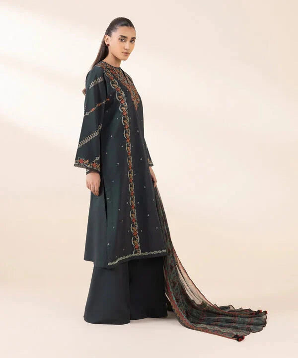 SAPPHIRE-3PC LAWN EMBSAPPHIRE-3PC LAWN EMBROIDERED SHIRT WITH MONARK PRINT DUAPATTA AND TROUSER-2789ROIDERED SHIRT WITH MONARK PRINT DUAPATTA AND TROUSER