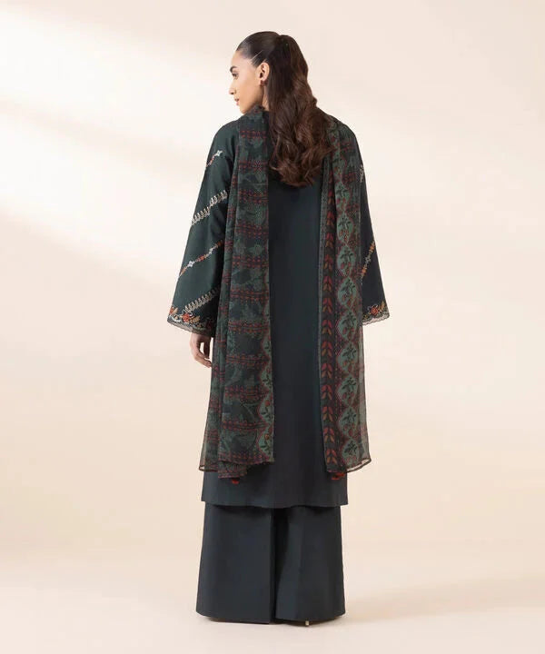 SAPPHIRE-3PC LAWN EMBSAPPHIRE-3PC LAWN EMBROIDERED SHIRT WITH MONARK PRINT DUAPATTA AND TROUSER-2789ROIDERED SHIRT WITH MONARK PRINT DUAPATTA AND TROUSER