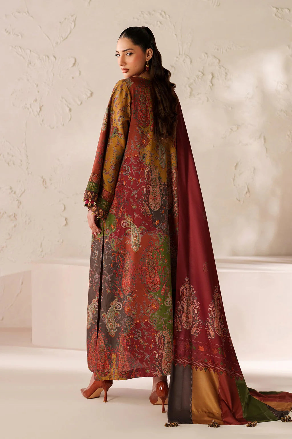 BAROQUE-3PC KHADDAR PRINTED SHIRT WITH KHADDAR PRINTED DUPATTA AND PRINTED TROUSER-UR-1854