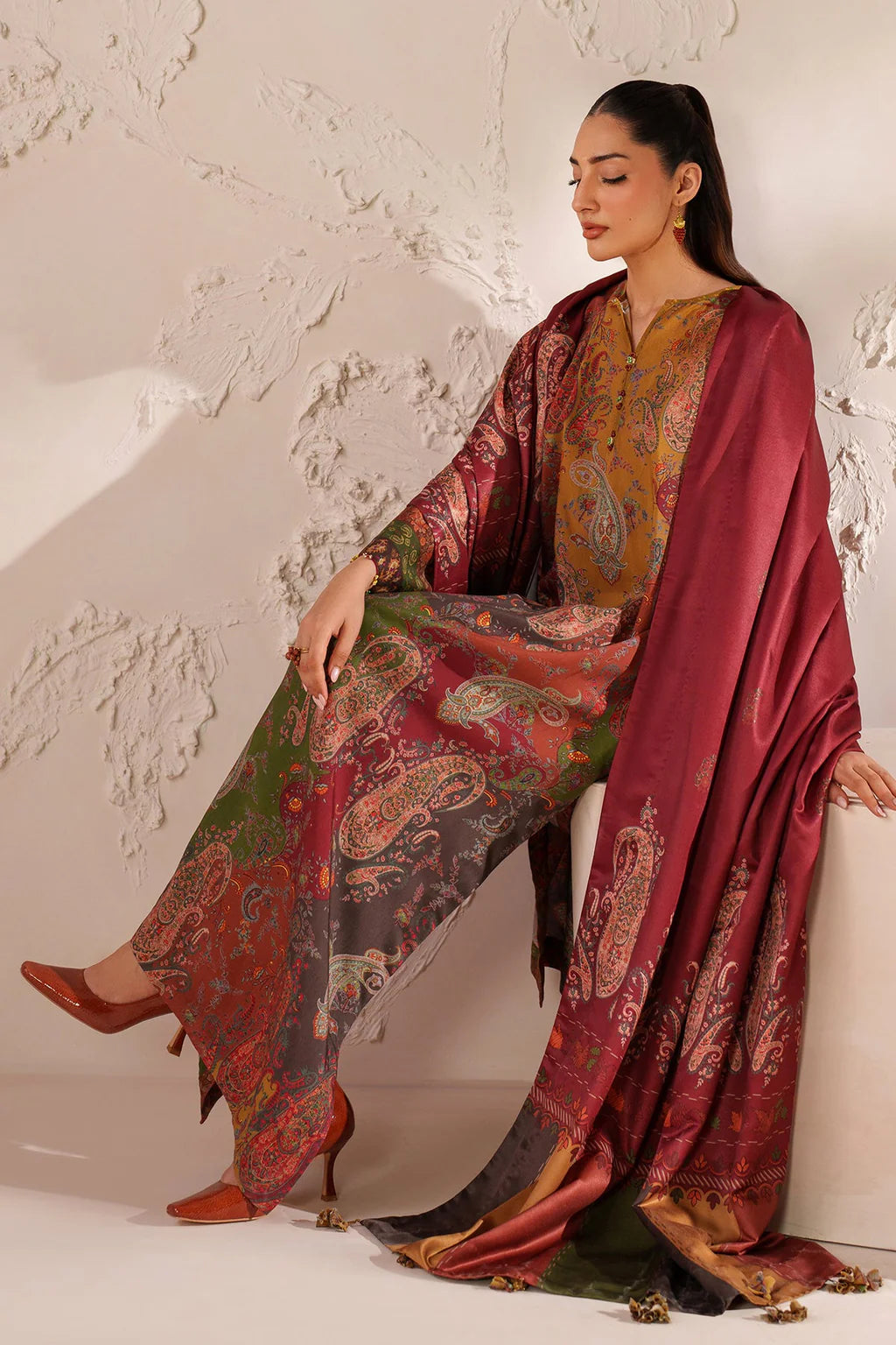 BAROQUE-3PC KHADDAR PRINTED SHIRT WITH KHADDAR PRINTED DUPATTA AND PRINTED TROUSER-UR-1854