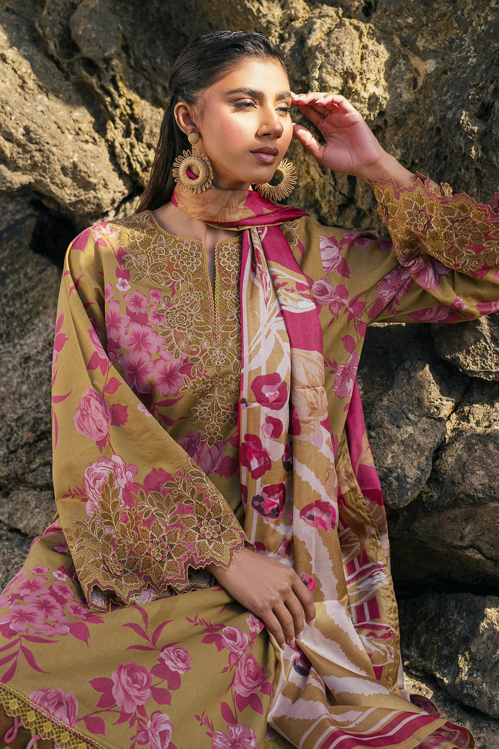 BAROQUE-3PC KHADDAR PRINTED EMB SHIRT WITH KHADDAR PRINTED DUPATTA AND PRINT TROUSER-UR-1790