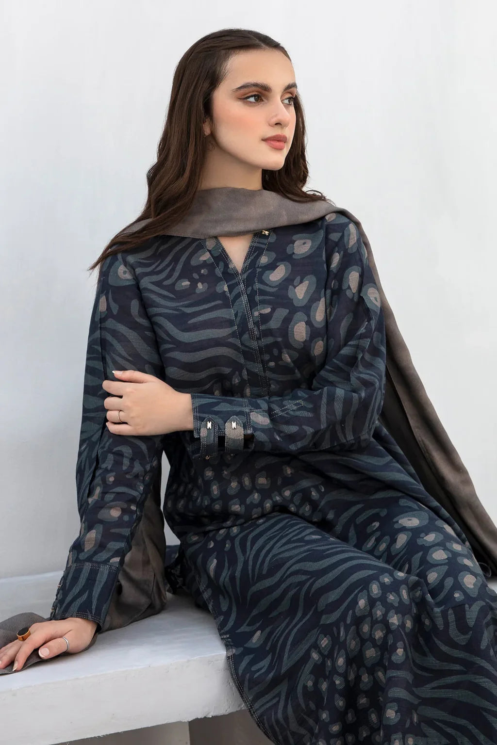 BAROUQE-3PC KHADDAR PRINTED SHIRT WITH KHADDAR PRINT DUPATTA AND PRINT TROUSER-UR-1743