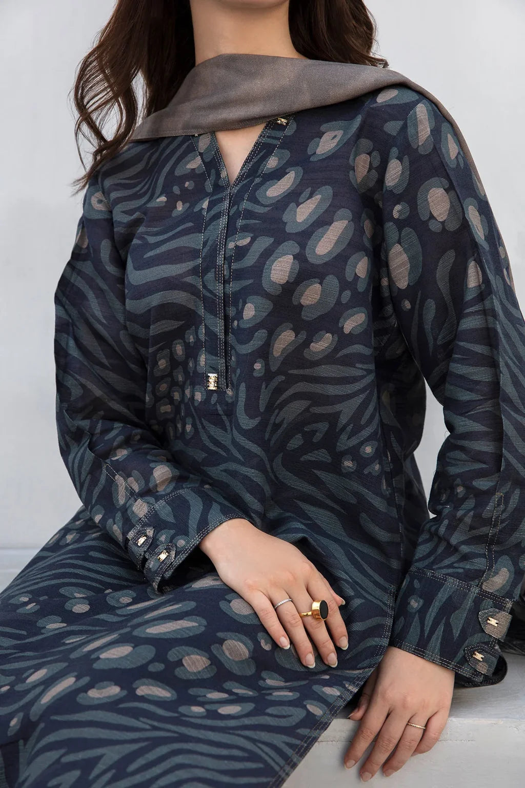 BAROUQE-3PC KHADDAR PRINTED SHIRT WITH KHADDAR PRINT DUPATTA AND PRINT TROUSER-UR-1743
