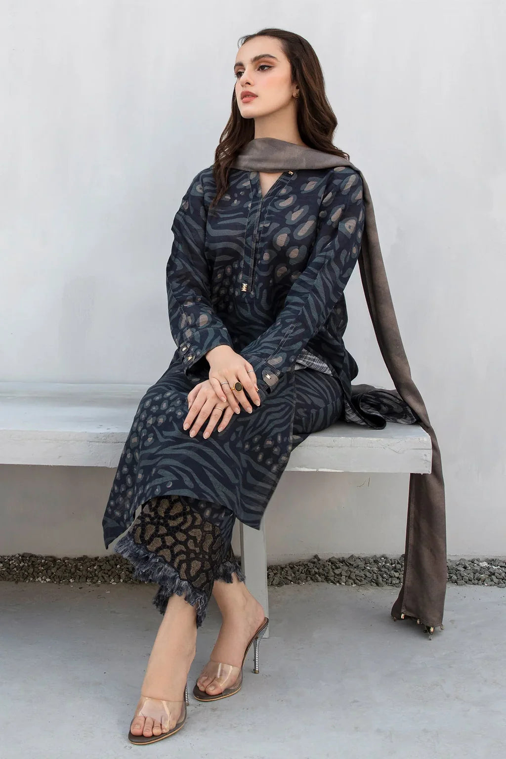 BAROUQE-3PC KHADDAR PRINTED SHIRT WITH KHADDAR PRINT DUPATTA AND PRINT TROUSER-UR-1743