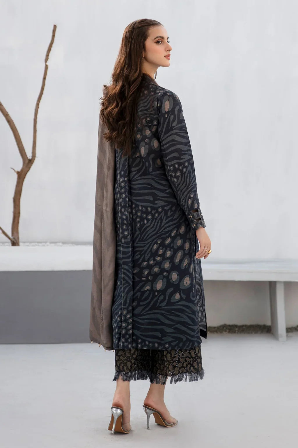 BAROUQE-3PC KHADDAR PRINTED SHIRT WITH KHADDAR PRINT DUPATTA AND PRINT TROUSER-UR-1743
