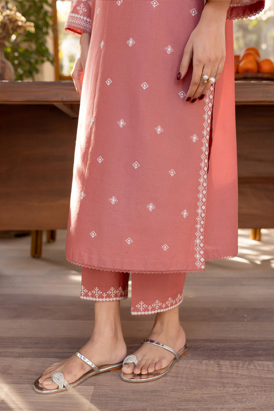 BATIK-2PC LAWN EMBROIDRED SHIRT WITH LAWN EMBROIDRED SLEEVES-UR-2583