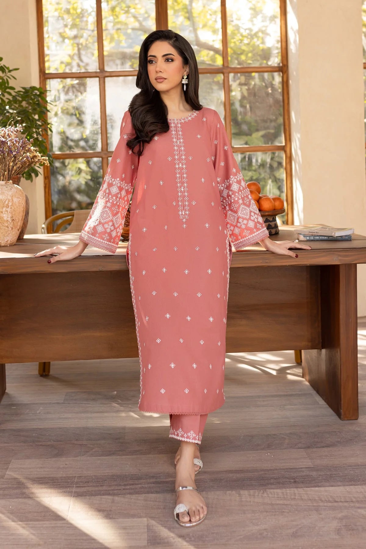 BATIK-2PC LAWN EMBROIDRED SHIRT WITH LAWN EMBROIDRED SLEEVES-UR-2583
