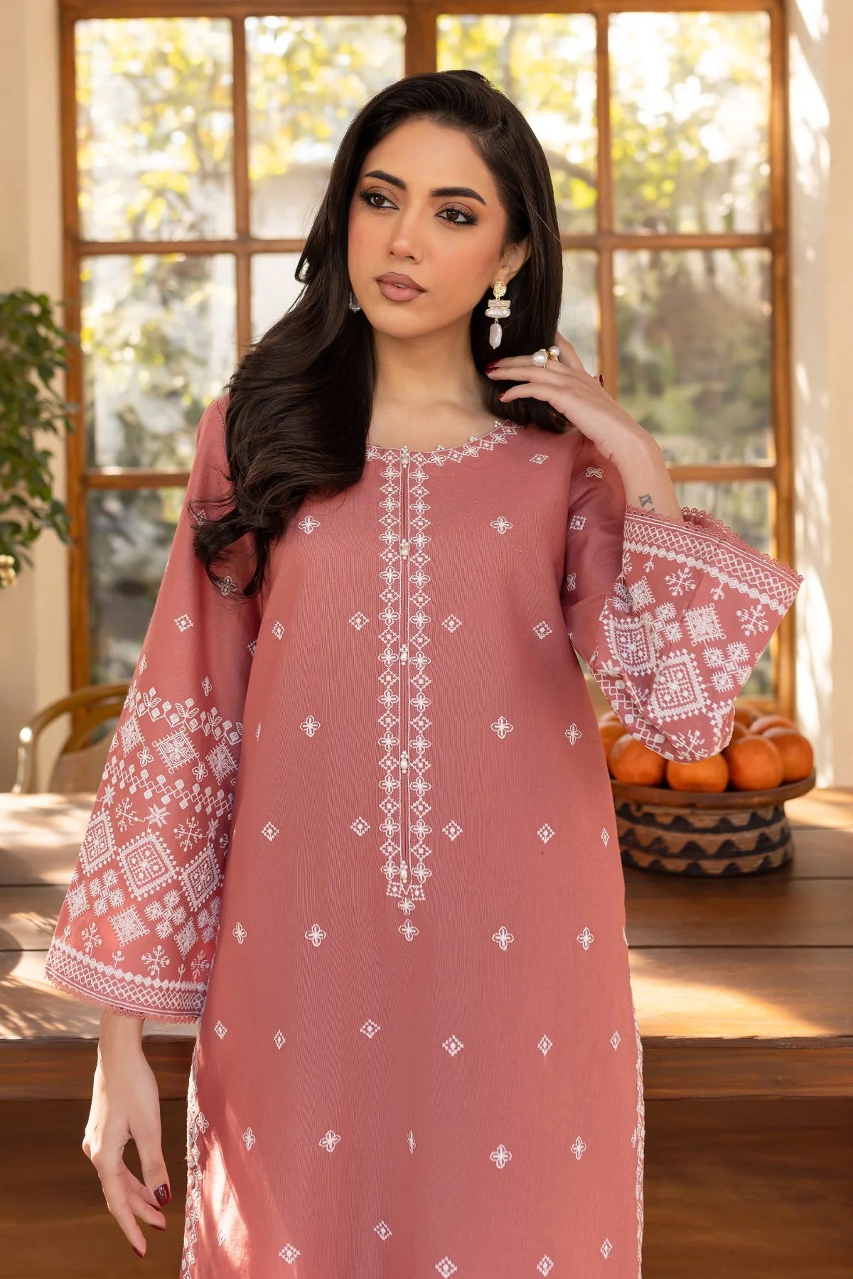 BATIK-2PC LAWN EMBROIDRED SHIRT WITH LAWN EMBROIDRED SLEEVES-UR-2583