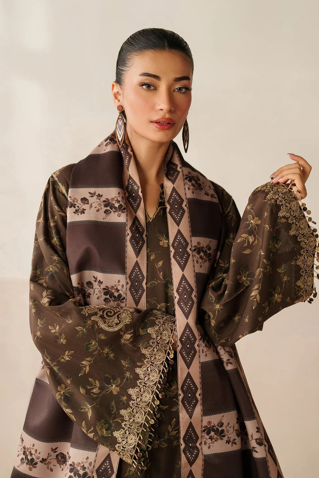 BAROQUE-3PC KHADDAR PRINTED SHIRT WITH KHADDAR PRINTED DUPATTA AND PRINT TROUSER-UR-2621