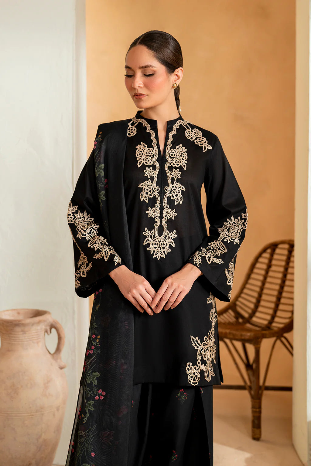 IZNIK- 3PC LAWN EMBROIDERED SHIRT WITH CHIFFON PRINTED DUPATTA AND EMB TROUSER-UR-3597
