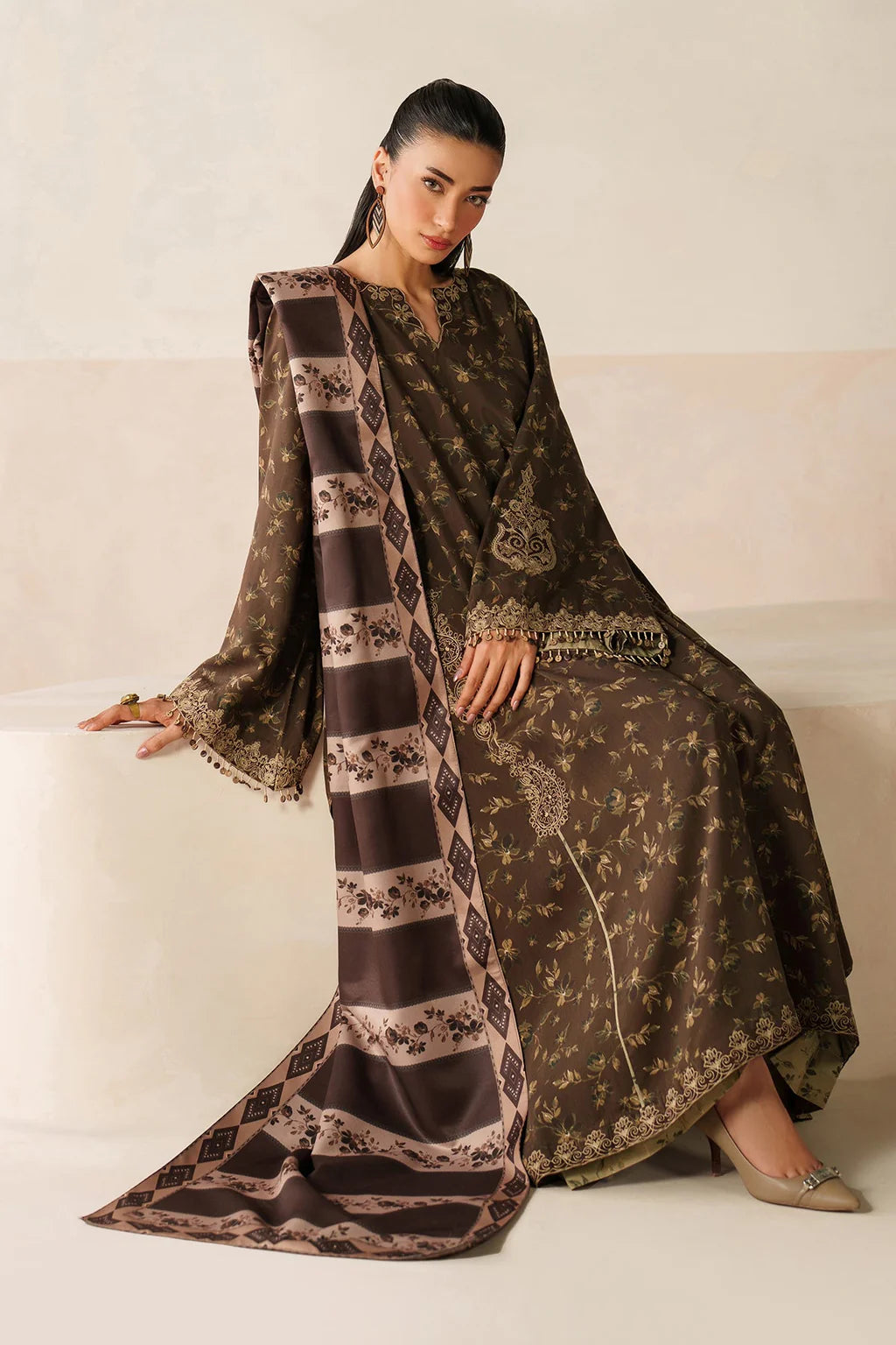 BAROQUE-3PC KHADDAR PRINTED SHIRT WITH KHADDAR PRINTED DUPATTA AND PRINT TROUSER-UR-2621