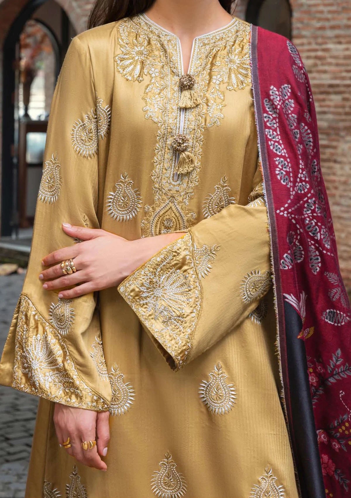 HUSSAIN REHAR-3PC KARANDI EMBROIDERED SHIRT WITH WOOL DIGITAL PRINT SHAWL AND TROUSER-UR-4622