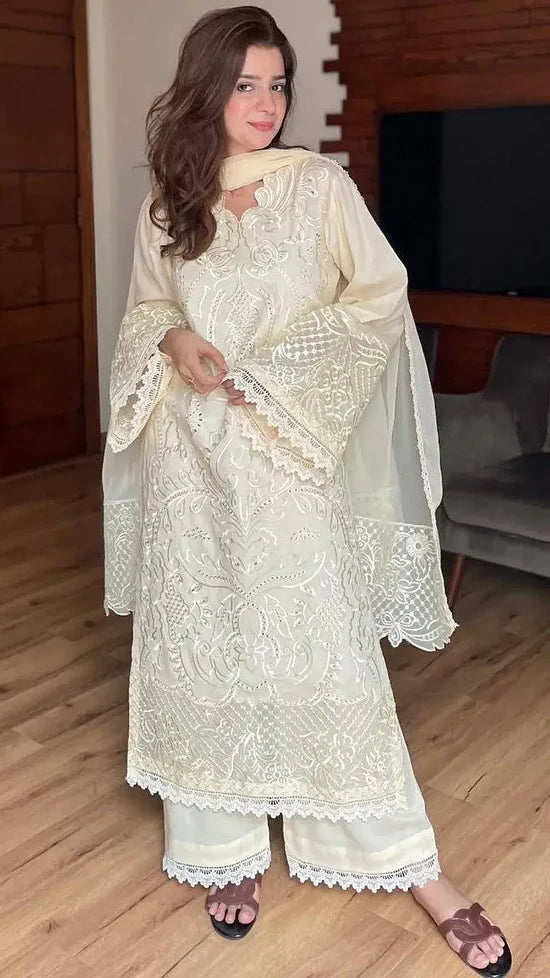 IZNIK-3PC LAWN HEAVY EMBROIDERED SHIRT WITH ORGANZA EMBROIDERED DUPATTA AND TROUSER-UR-4273
