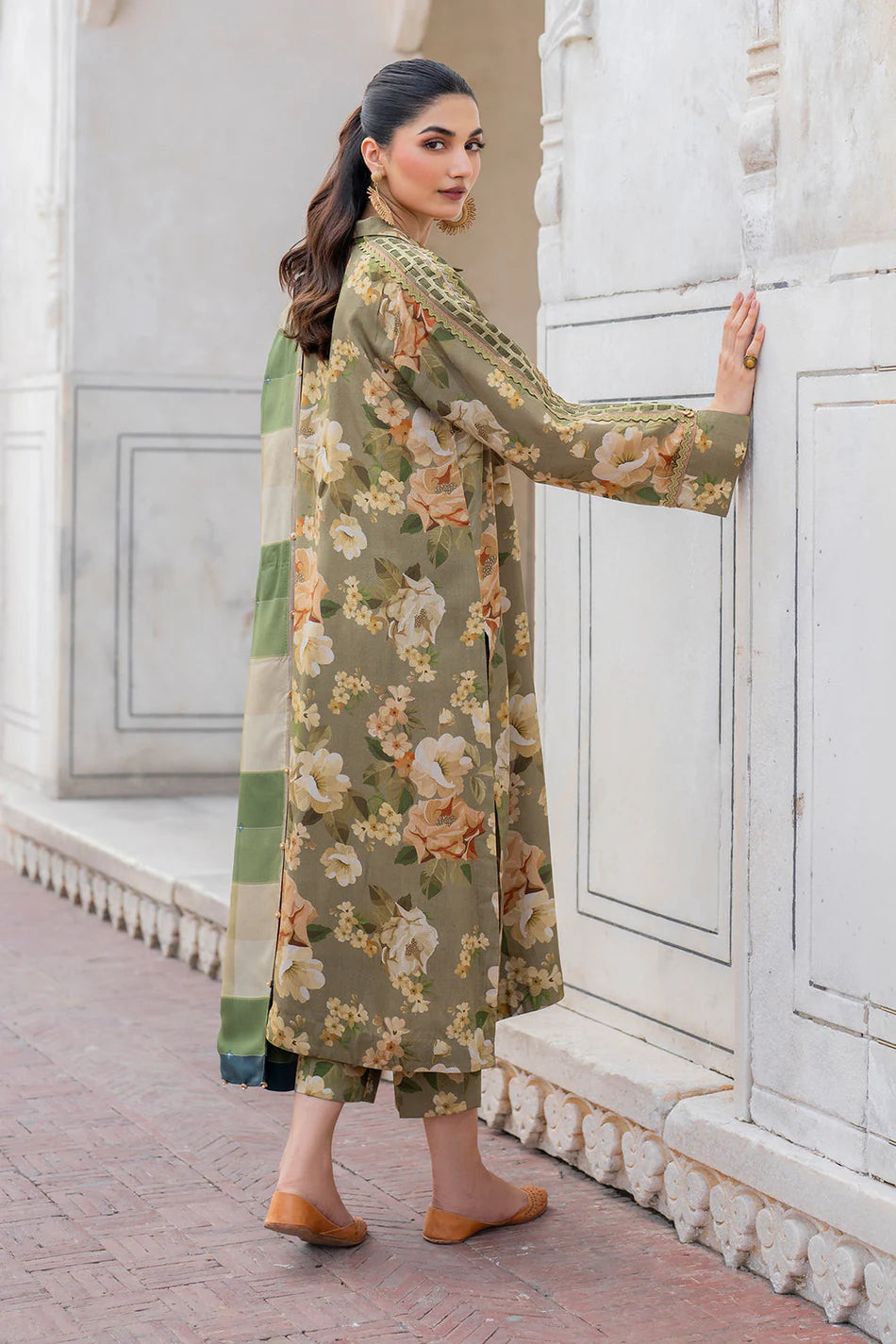 BAROUQE-3PC KARANDI PRINTED SHIRT WITH KARANDI PRINTED DUPATTA AND TROUSER-UR-