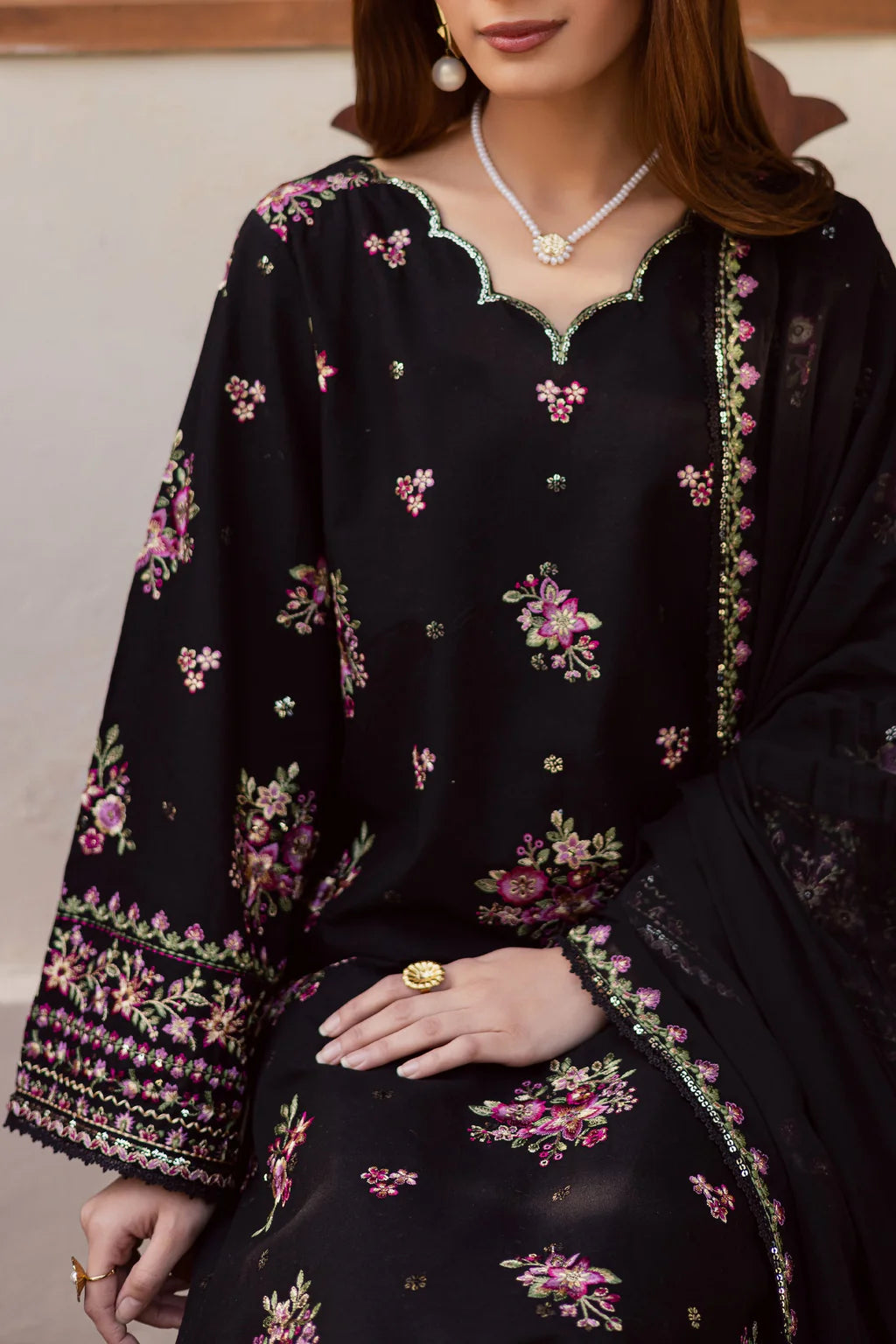 BATIK-3PC LAWN EMBROIDERED SHIRT WITH CHIFFON EMBROIDERED DUPATTA AND EMB TROUSER-UR-3671