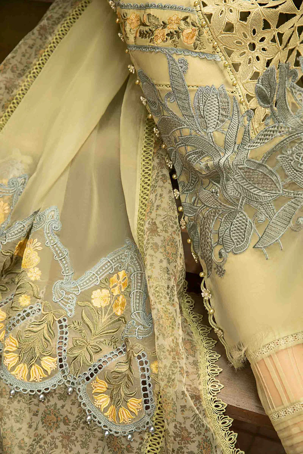 MARIA.B-3PC LAWN EMBROIDERED SHIRT WITH EMBROIDERED ORGANZA DAMAN CHIFFON PRINTED EMB DUPATTA AND EMB TROUSER-UR-3560