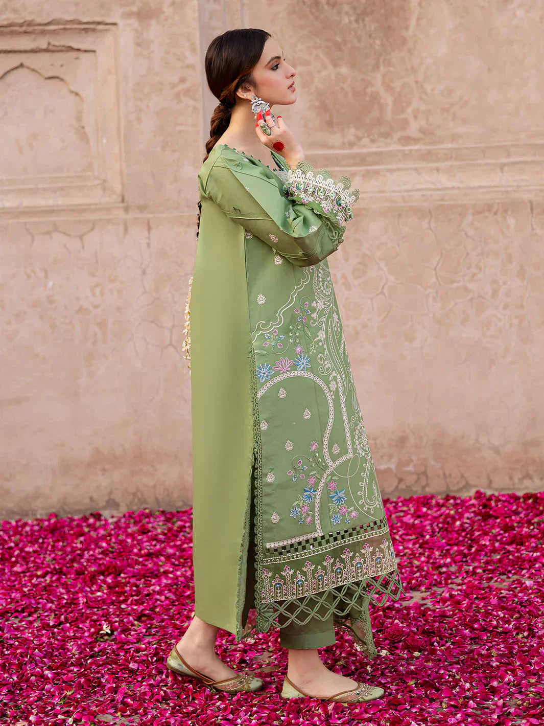 MAHNUR - 3PC LAWN EMBROIDERED SHIRT WITH CHIFFON EMBROIDERED DUPATTA AND TROUSER-UR-3517