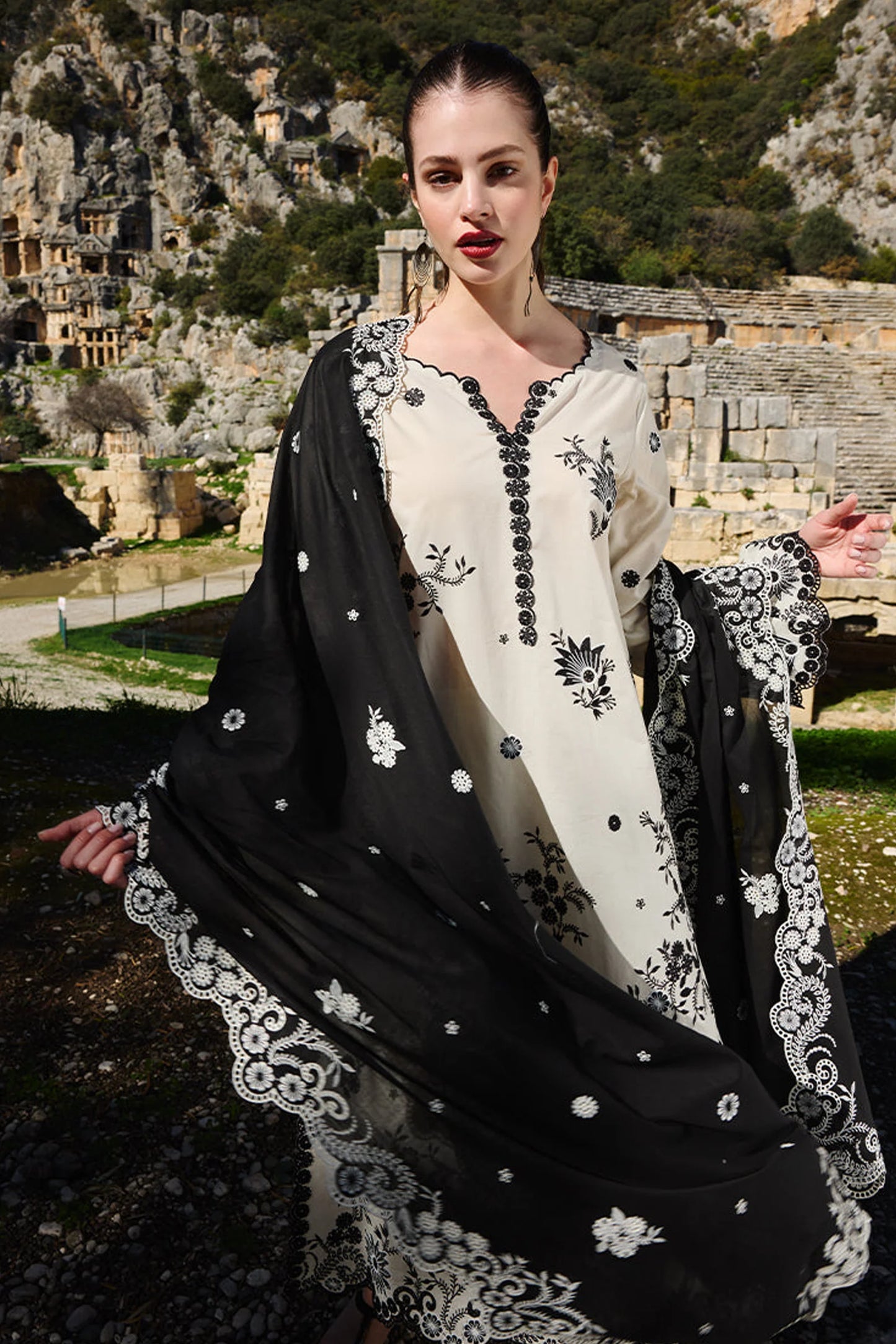 IMAGE-3PC LAWN EMBROIDERED SHIRT WITH CHIFFON EMBROIDERED DUPATTA AND EMB TROUSER-UR-2834