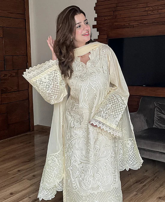 IZNIK-3PC LAWN HEAVY EMBROIDERED SHIRT WITH ORGANZA EMBROIDERED DUPATTA AND TROUSER-UR-4273