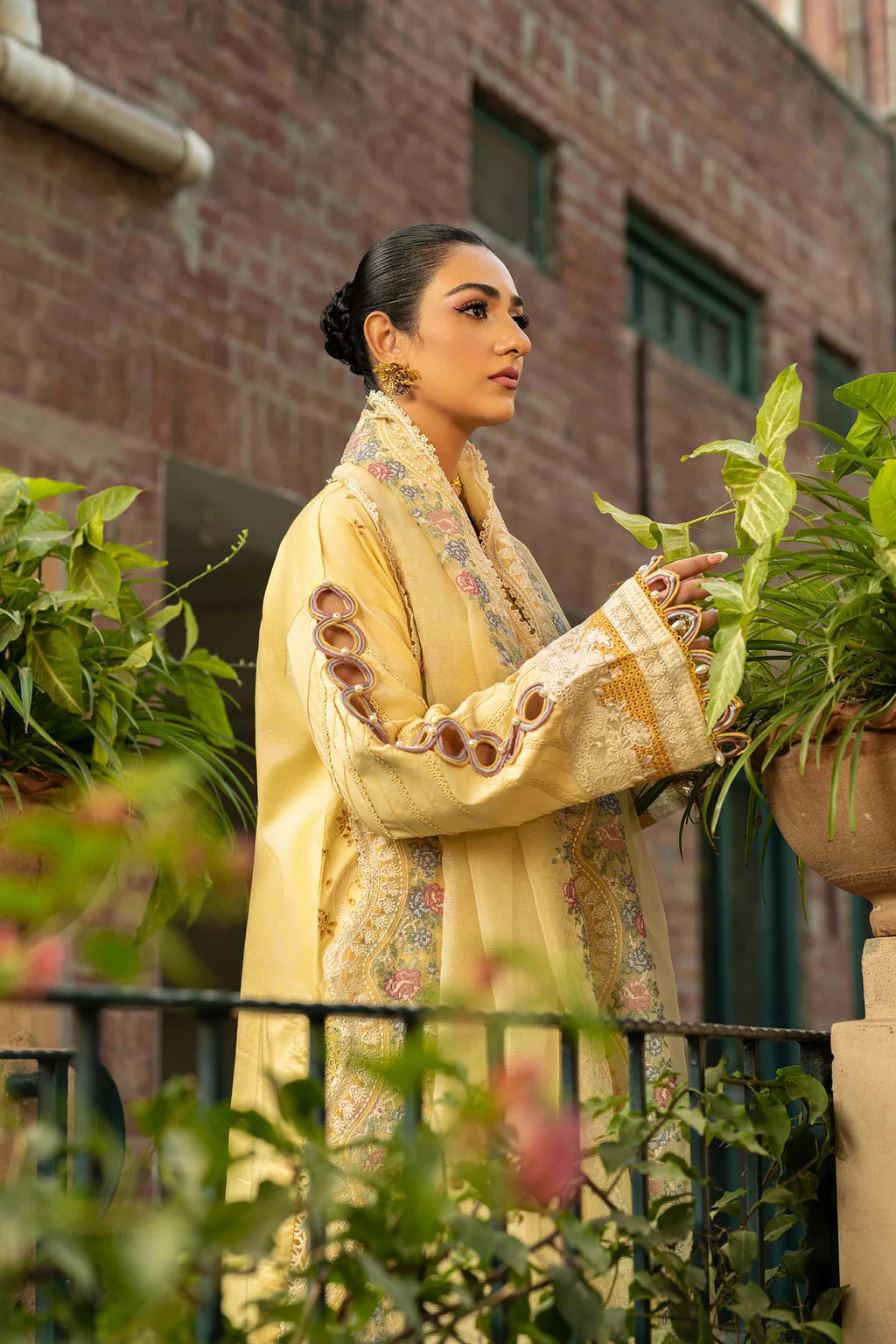 MAHNUR-3PC LAWN EMBROIDERED SHIRT WITH KHAADI NET EMBROIDERED DUPATTA AND TROUSER-UR-3550