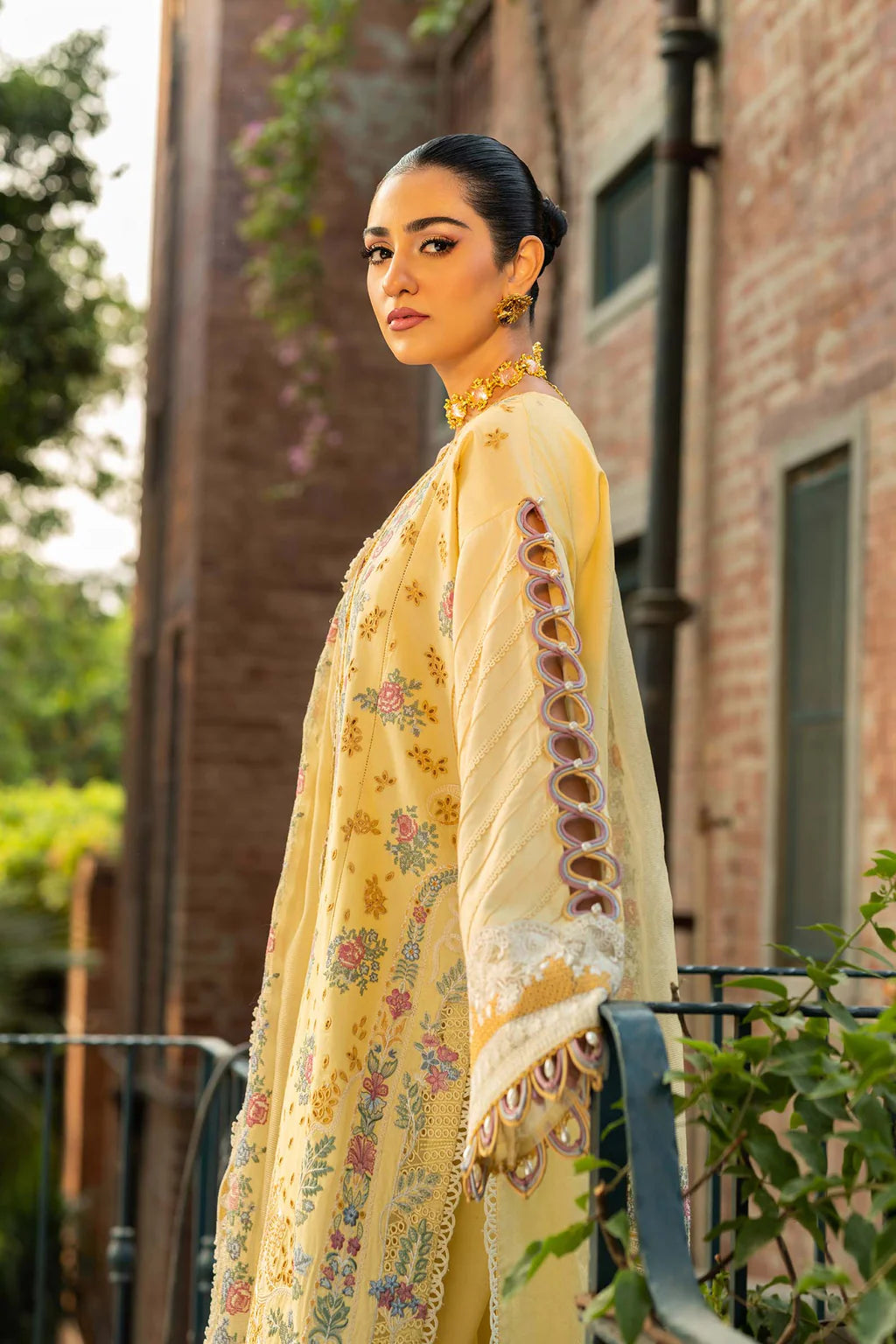 MAHNUR-3PC LAWN EMBROIDERED SHIRT WITH KHAADI NET EMBROIDERED DUPATTA AND TROUSER-UR-3550