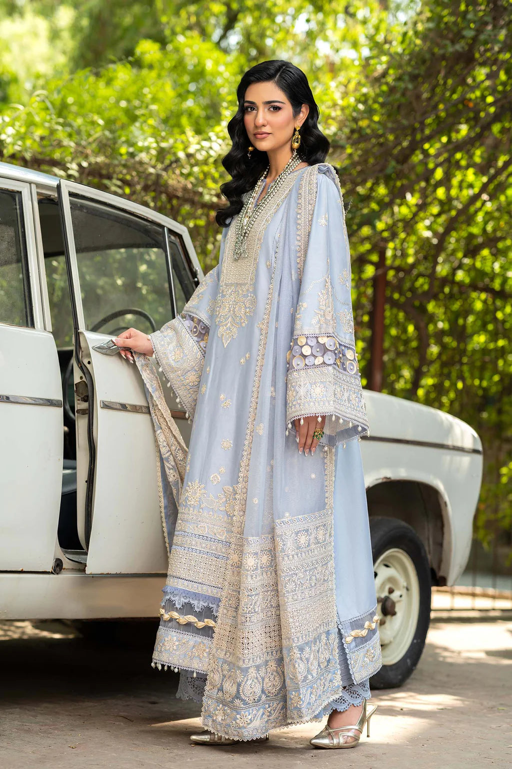ETHNC-3PC LAWN EMBROIDERED SHIRT WITH ORGANZA EMBROIDERED DUPATTA AND TROUSER-UR-4589