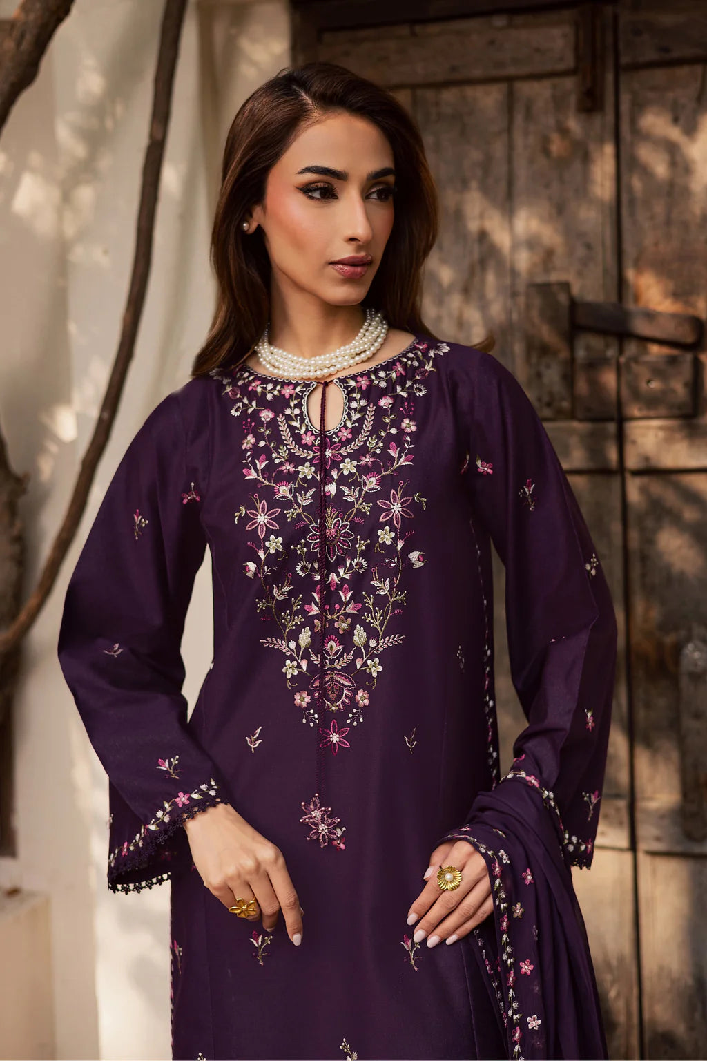 BATIK-3PC LAWN EMBROIDERED SHIRT WITH CHIFFON EMBROIDERED DUPATTA AND EMB TROUSE-UR-3672