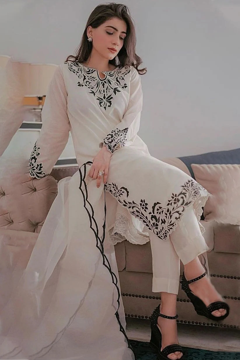 MARIA.B-3PC LAWN EMBROIDERED SHIRT WITH EMBROIDERED ORGANZA DUPATTA & TROUSER-UR-3552