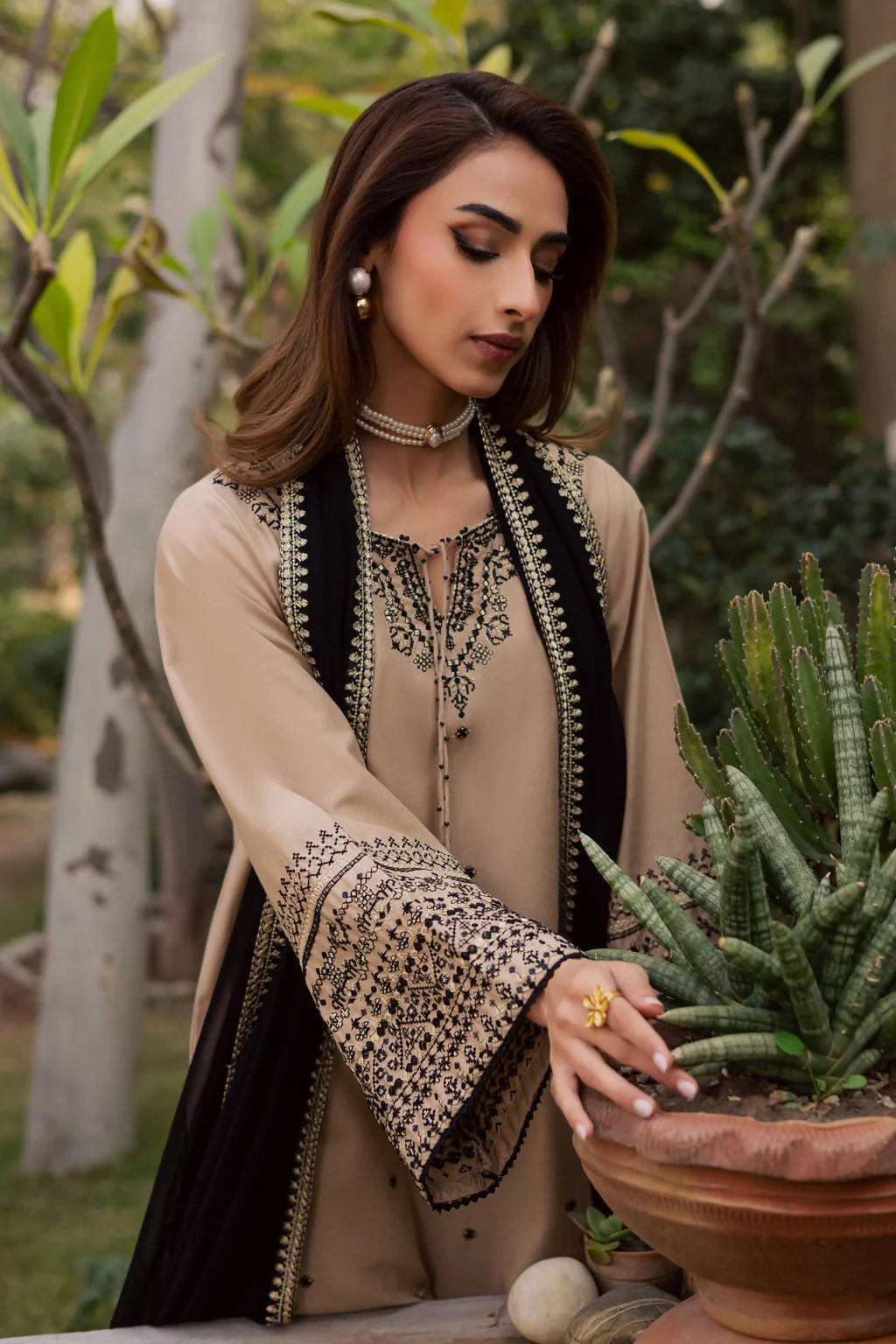 BATIK-3PC LAWN EMBROIDERED SHIRT WITH CHIFFON EMBROIDERED DUPATTA AND EMB TROUSER-UR-3654