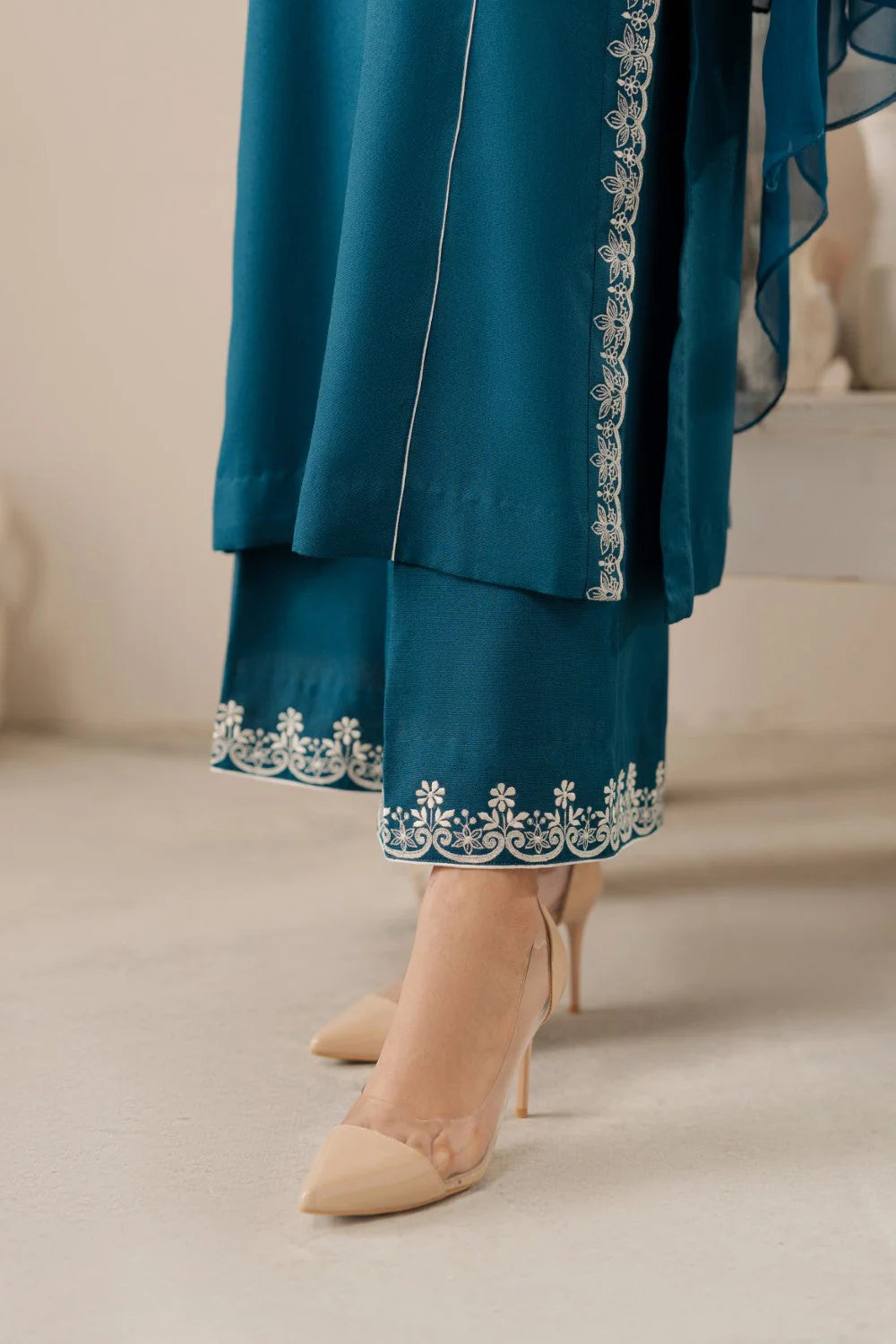 Vintage-Lawn 3pc Embroidered Shirt With Bamber Chiffon Dupatta & Embroidered Trouser-UR-2503